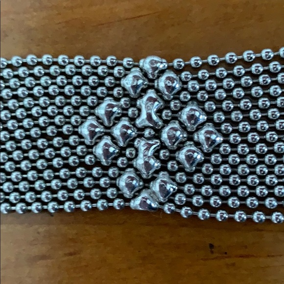 Beautiful Choker Necklace - Picture 4 of 5